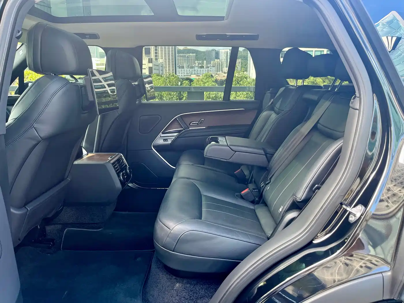 Land Rover Range Rover 2023 3.0 L6 400PS Genesis Extended Version фото 8
