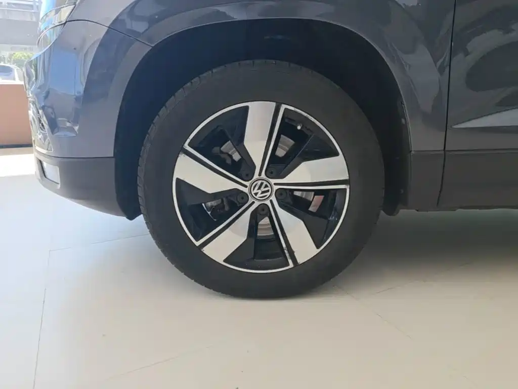 صورة 23 - Volkswagen Tharu