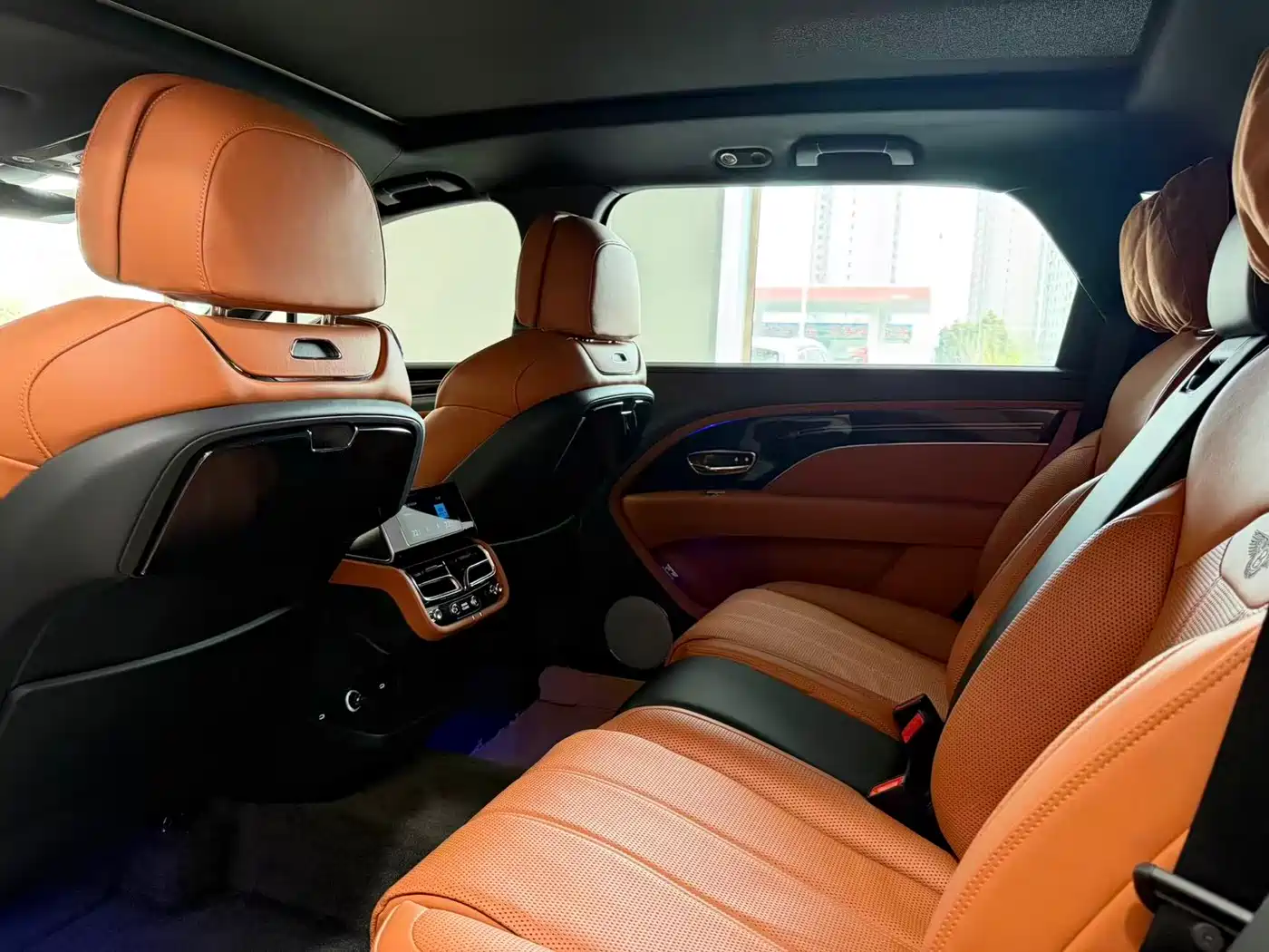 Bentley Bentayga 2024 4.0T V8 Long Wheelbase фото 8