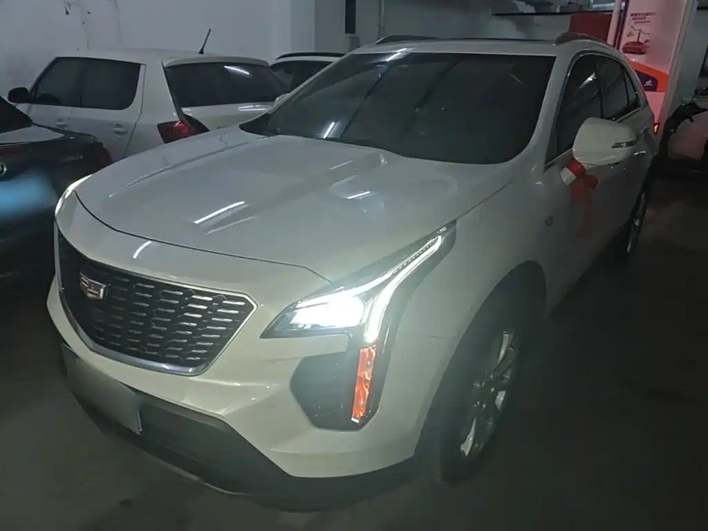 CADILLAC XT4