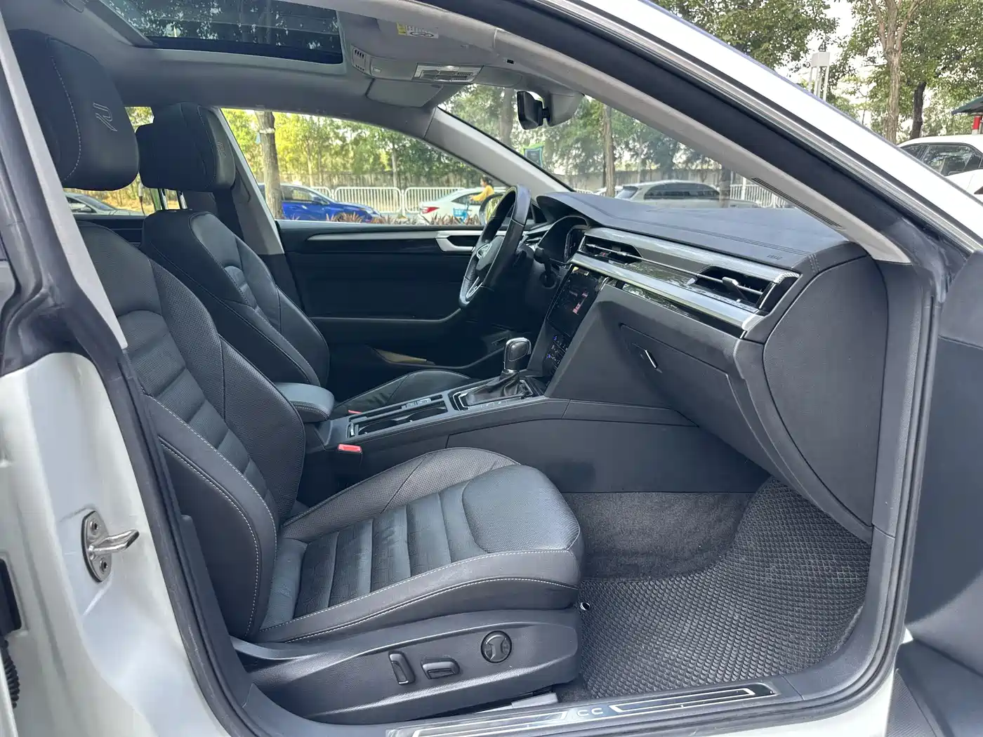 Volkswagen FAW-Volkswagen CC 2021 380TSI Eye-catching Edition 30th Anniversary фото 5