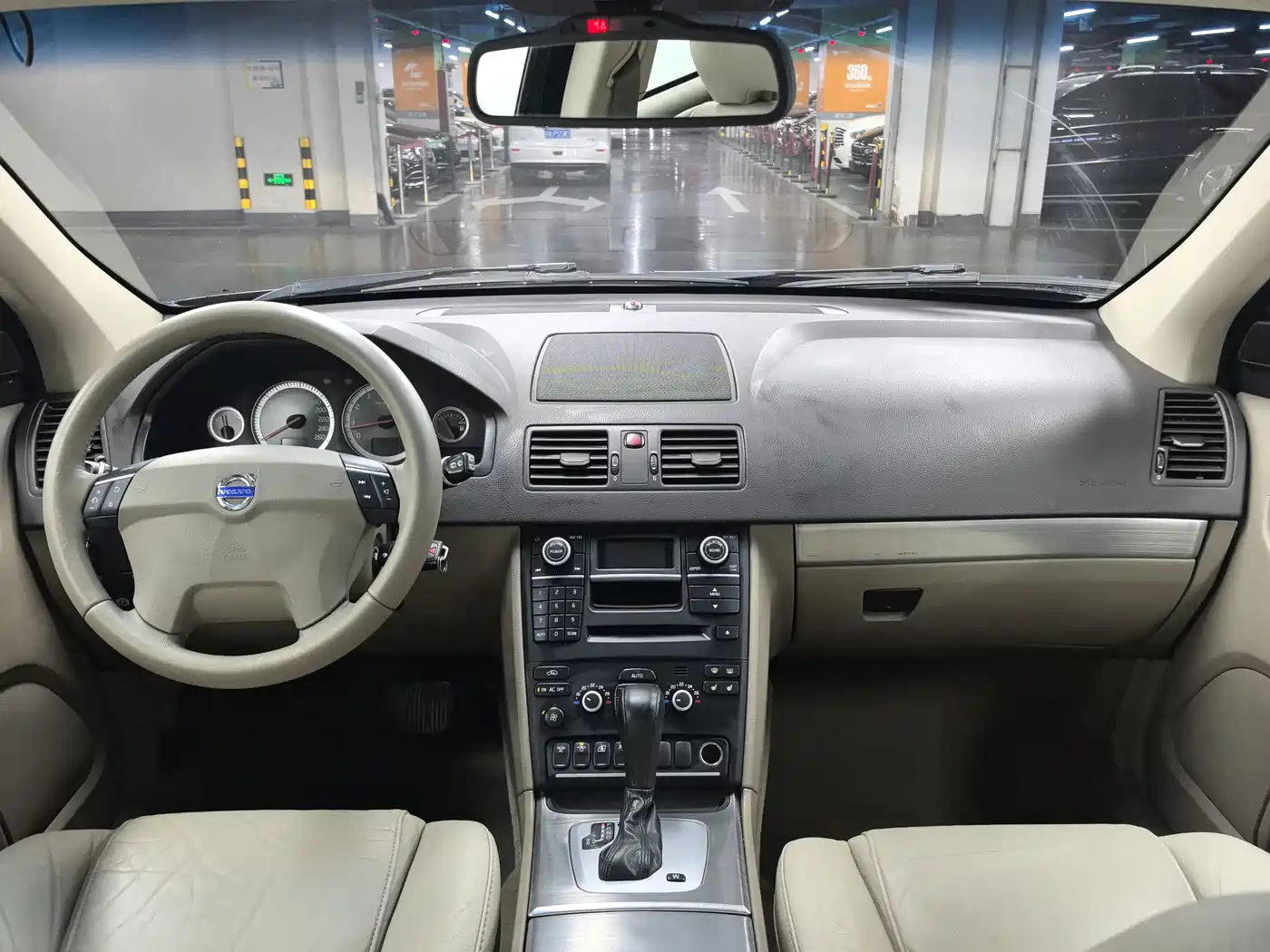 Фото 9 - Volvo XC90