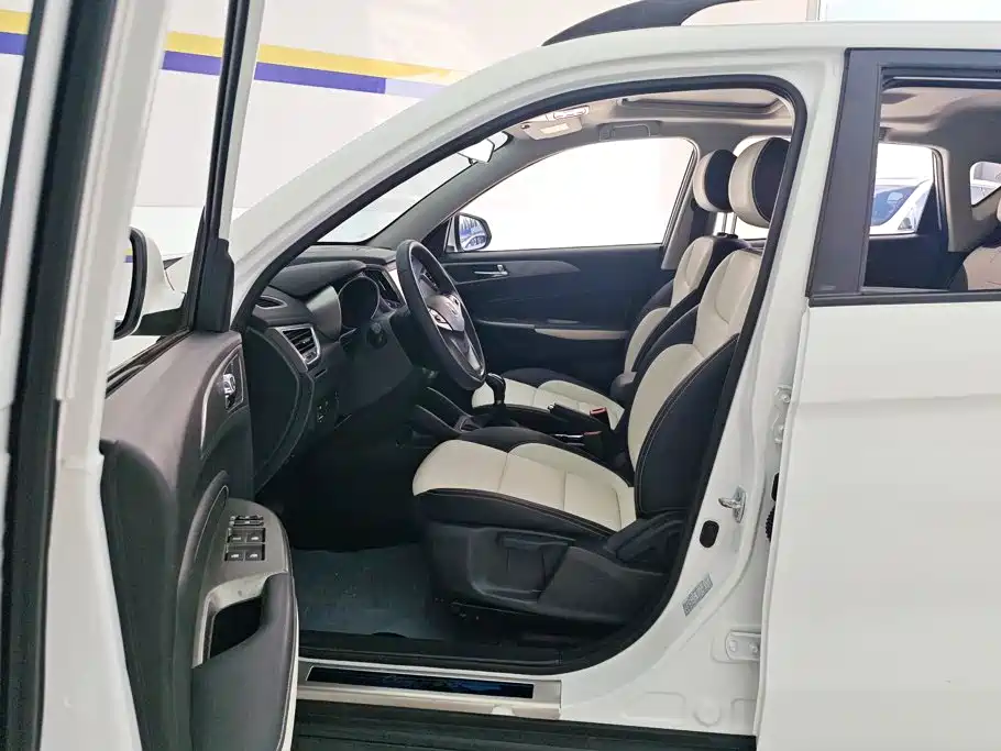 Photo 9 - Changan CS35