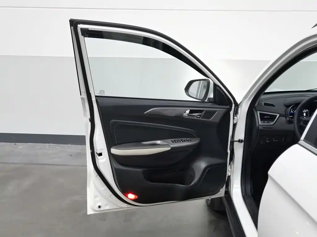 Фото 8 - Changan CS35