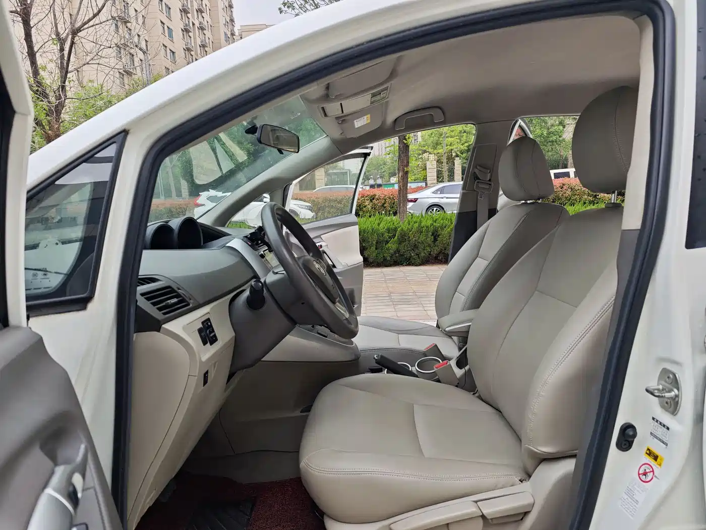 Toyota E'Z 2014 Xingyao 180E CVT Elite фото 8