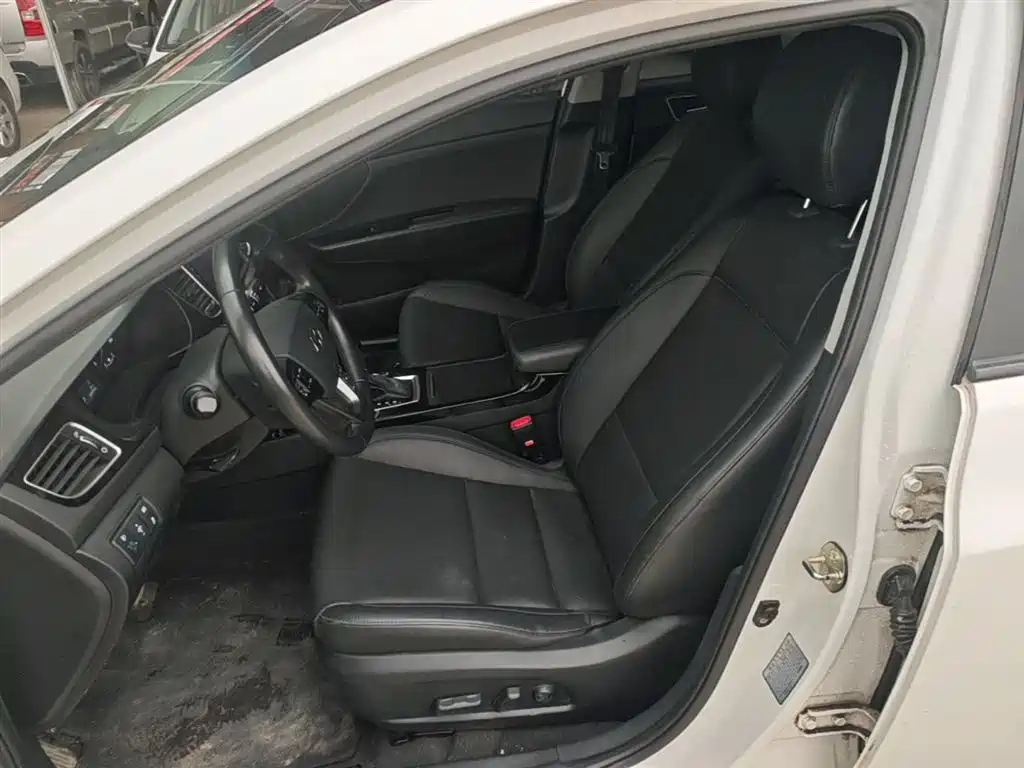 Hyundai Mistra 2014 1.8L Auto Premium DLX фото 15