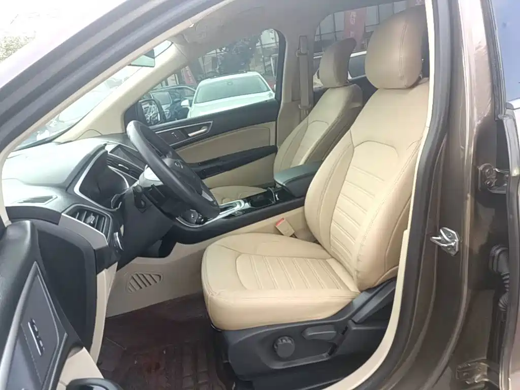 Фото 12 - Ford Edge