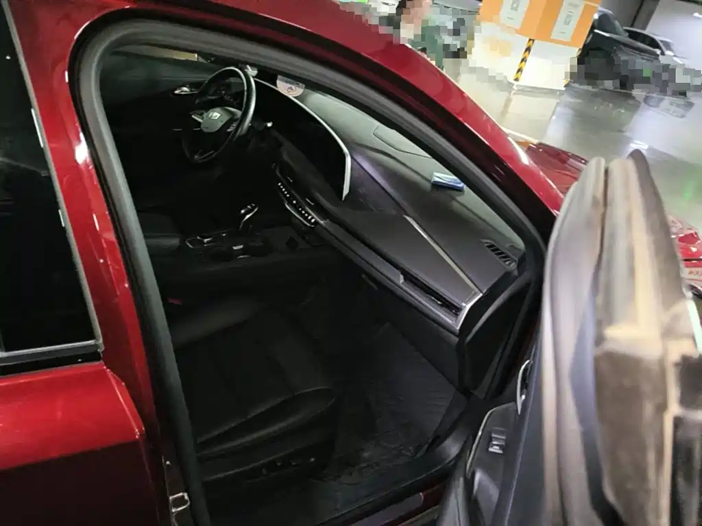 Фото 13 - Cadillac XT4