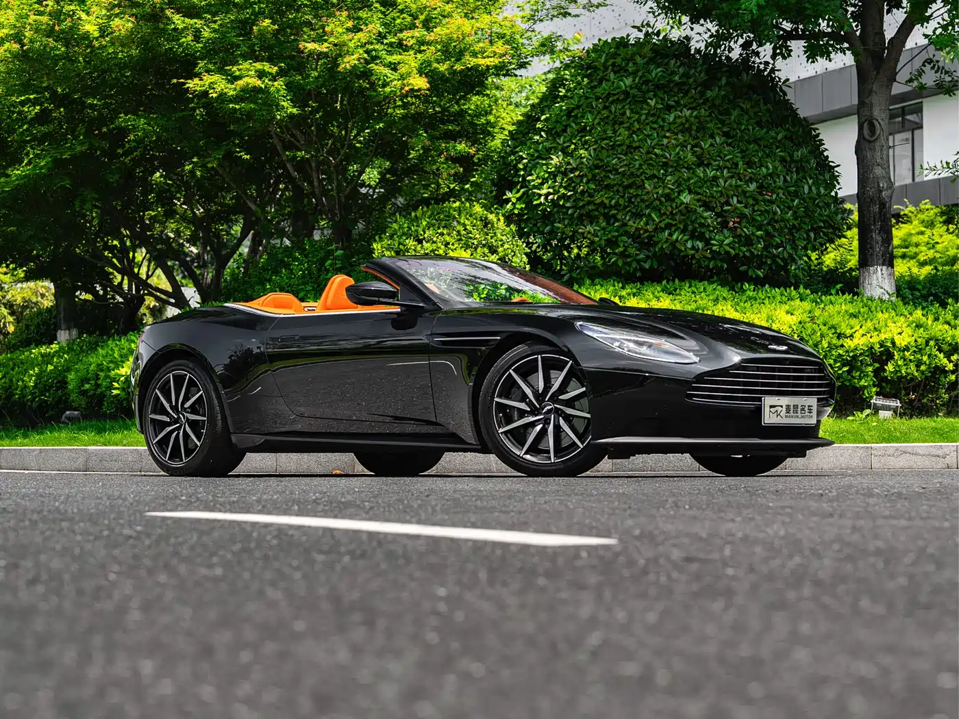 Aston Martin DB11 2023 4.0T V8 Volante фото 3