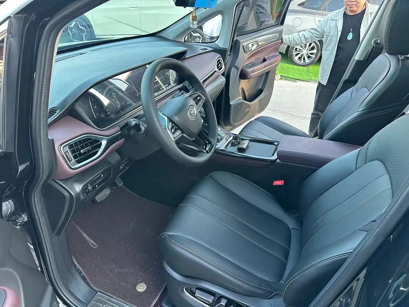 GAC Trumpchi Trumpchi M6 2021 270T DCT Elite Edition (7-Seater) фото 9