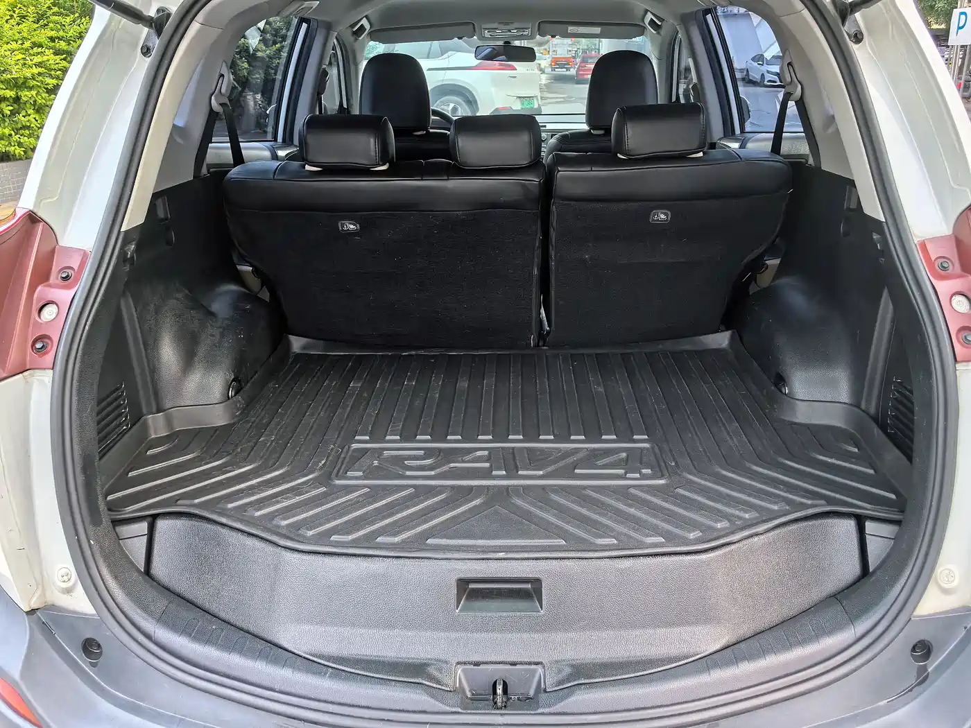 Toyota RAV4 Rongfang 2015 2.0L CVT 2WD Urban Edition фото 12