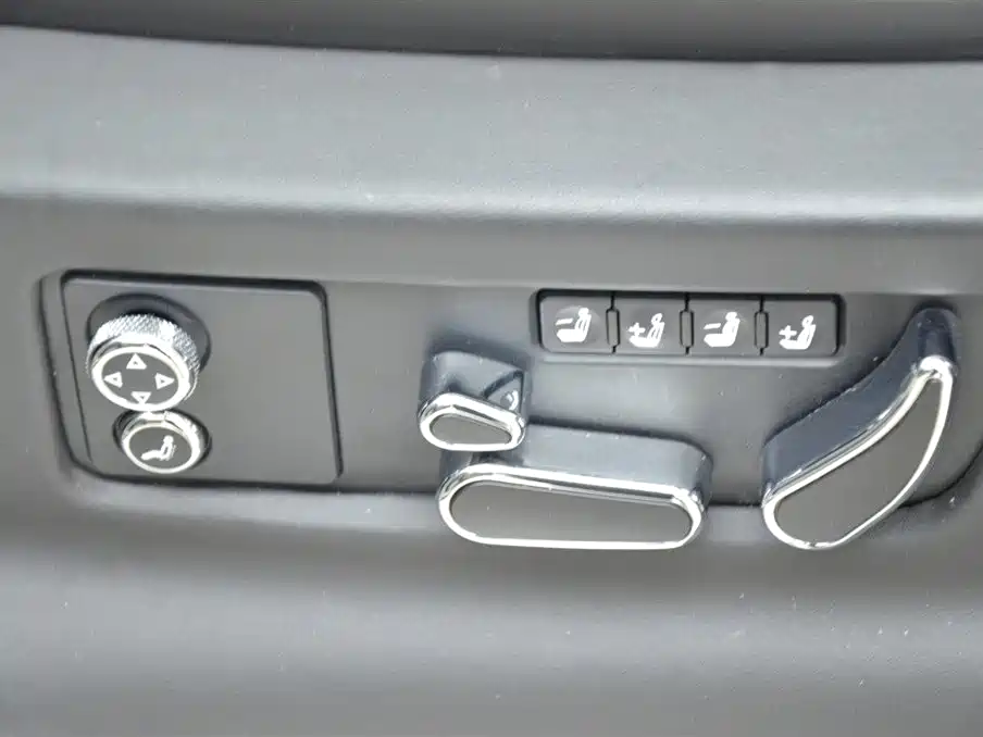 BENTLEY TIMYUE PLUG IN HYBRID