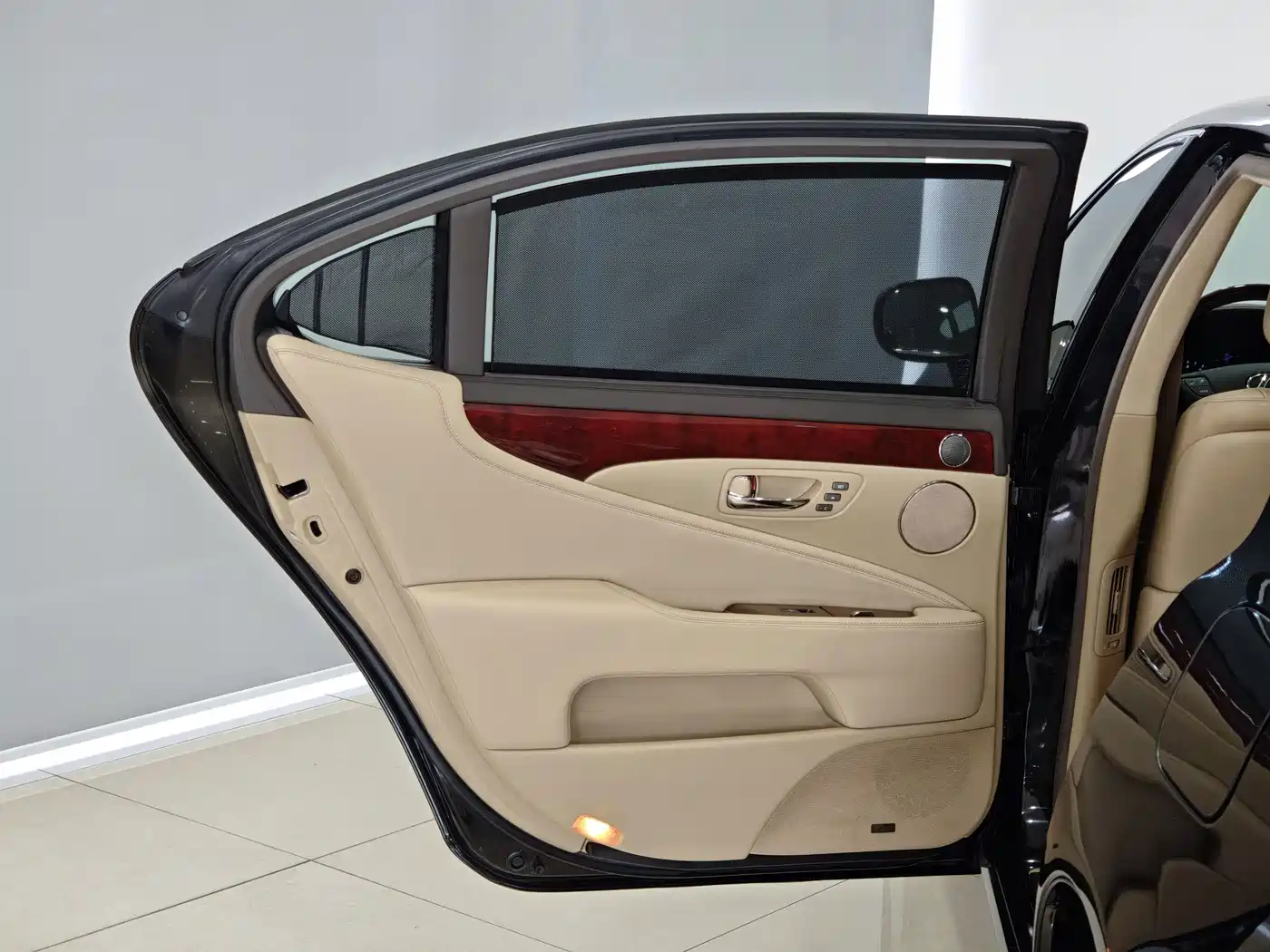Lexus LS 2006 460L Premium Edition фото 19