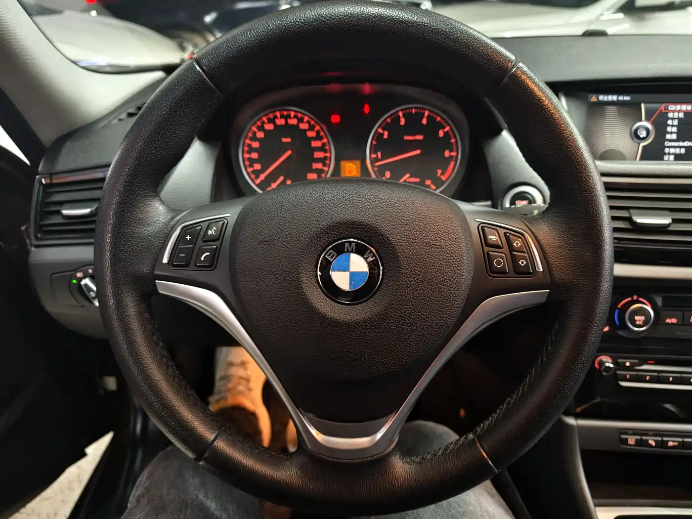 BMW X1 2014 sDrive18i Leading Edition фото 16