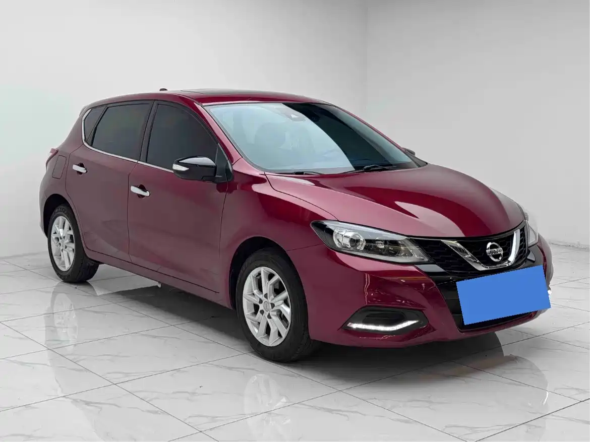 Фото 3 - Nissan Tiida