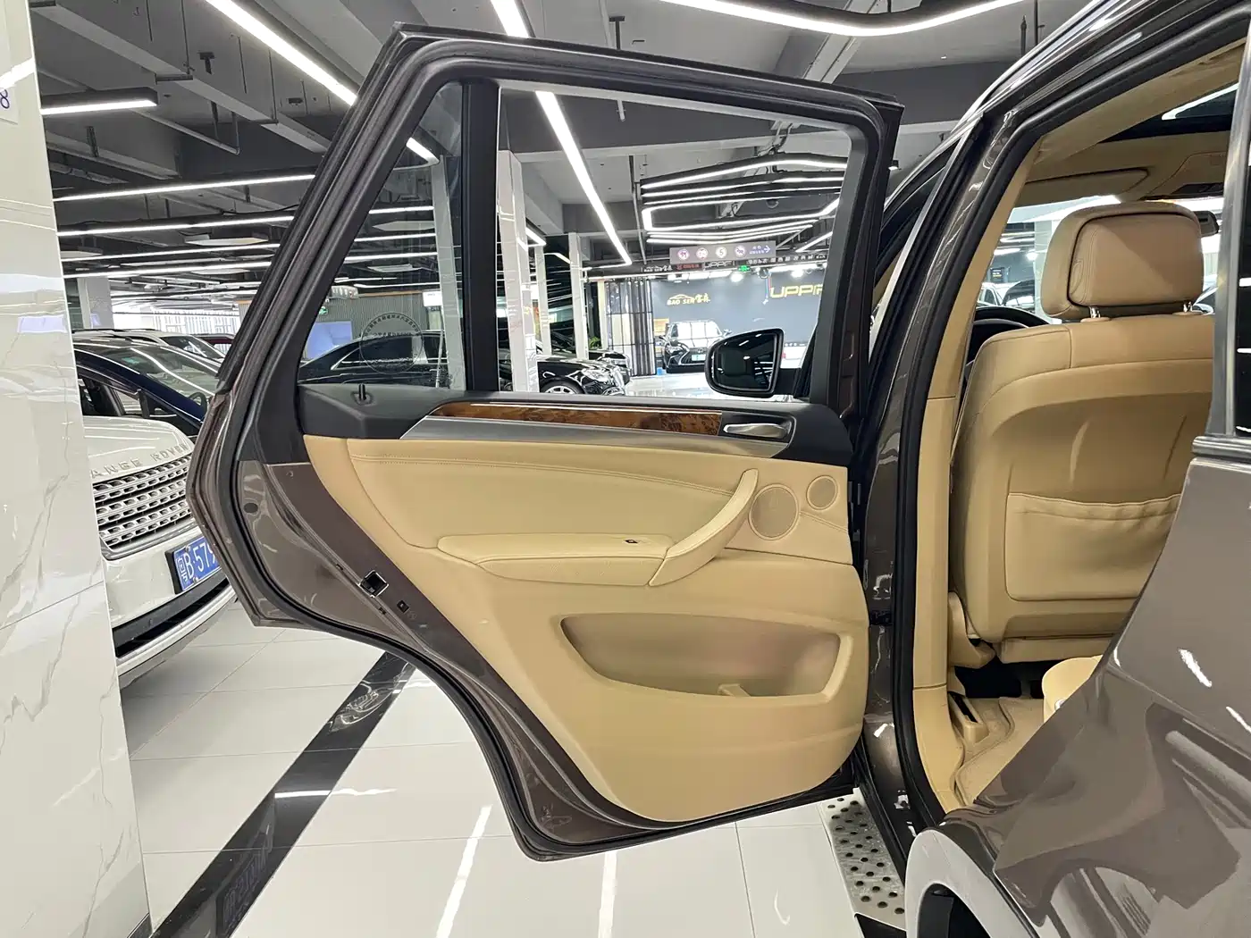 BMW X5 (Import) 2011 xDrive35i Leading Edition фото 41
