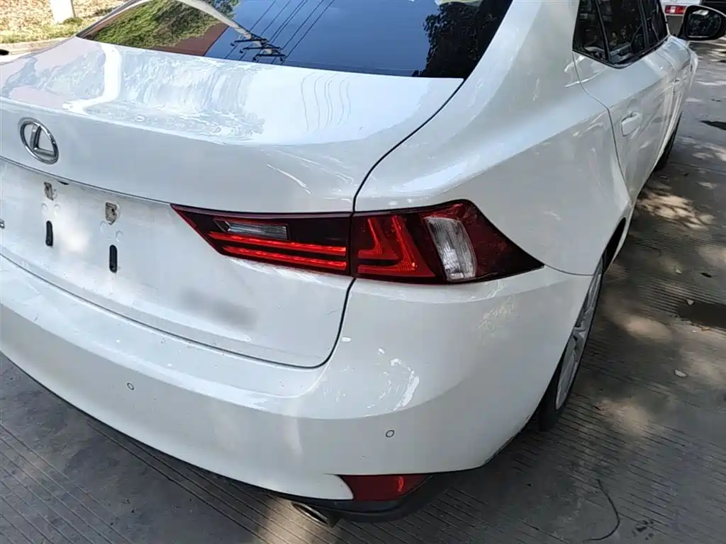 Lexus IS 2015 200t F SPORT фото 8