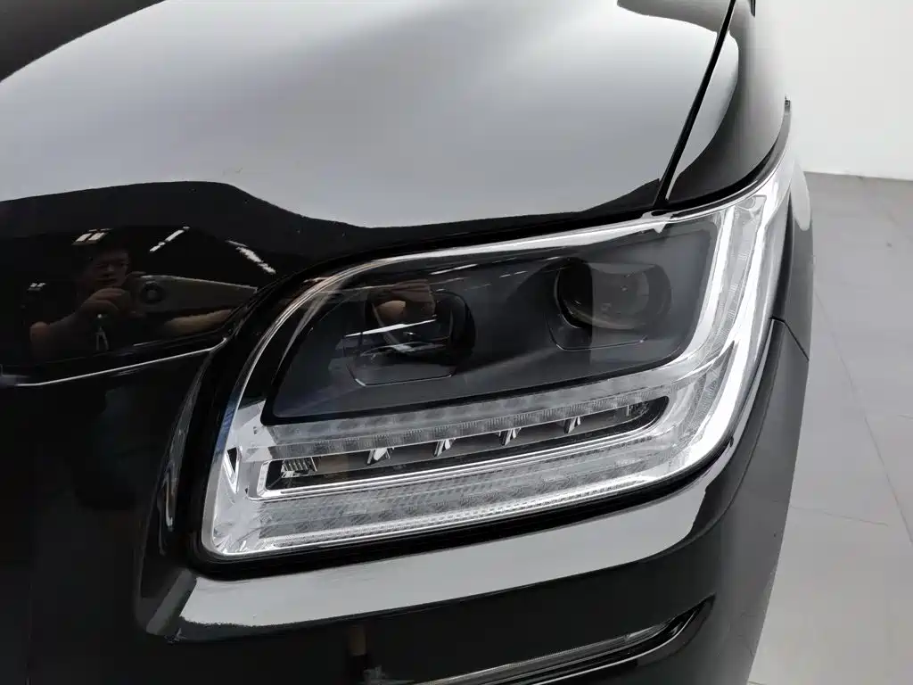 Фото 7 - Lincoln Navigator