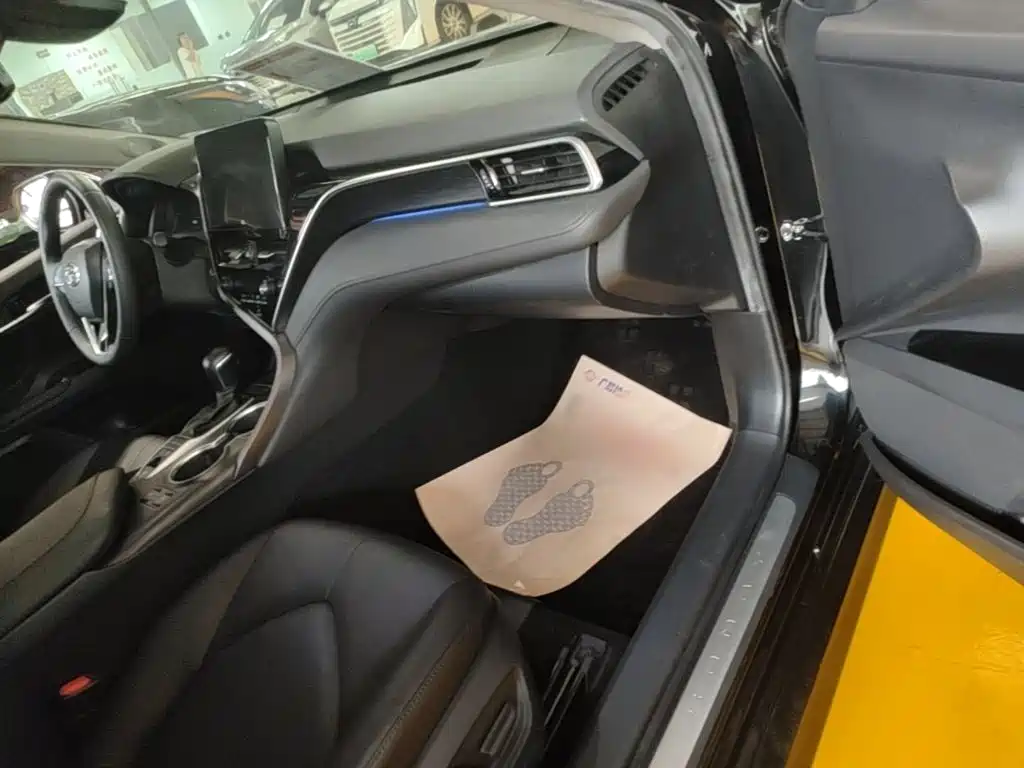 Photo 11 - Toyota Camry