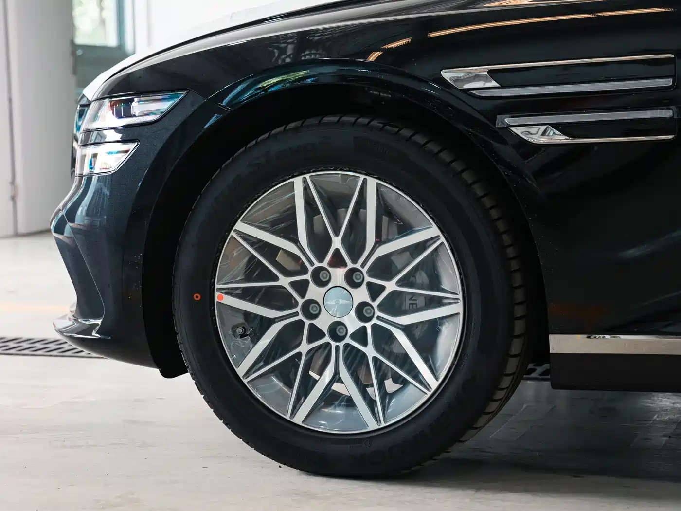 Genesis G80 2026 2.5T RWD Luxury Edition фото 3