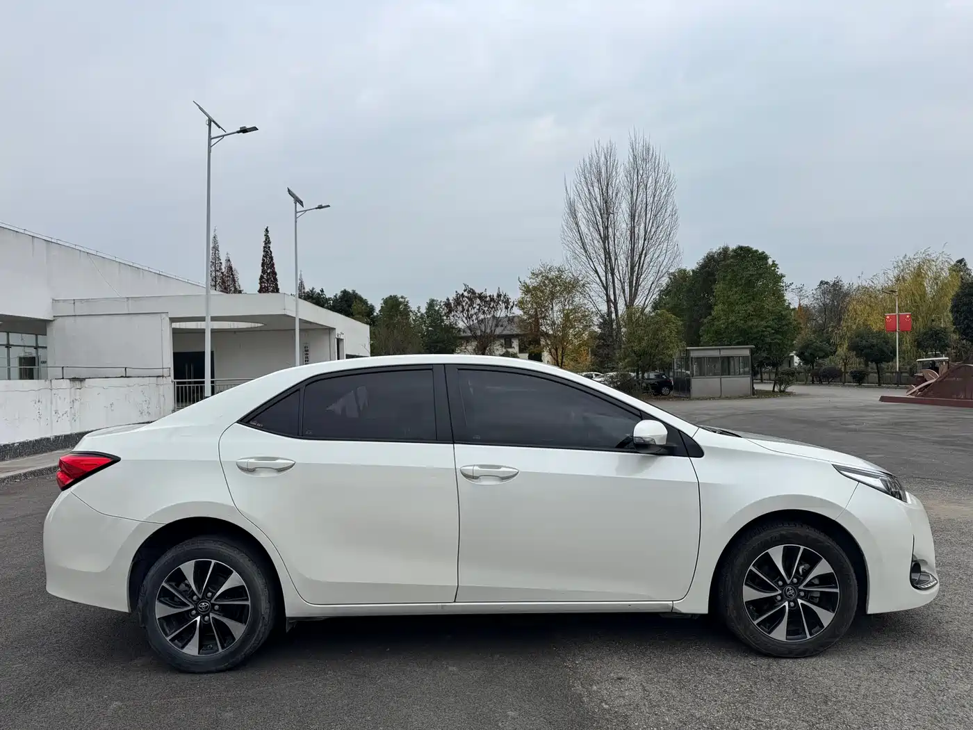 Toyota Levin 2018 185T CVT Premium Edition China V фото 8