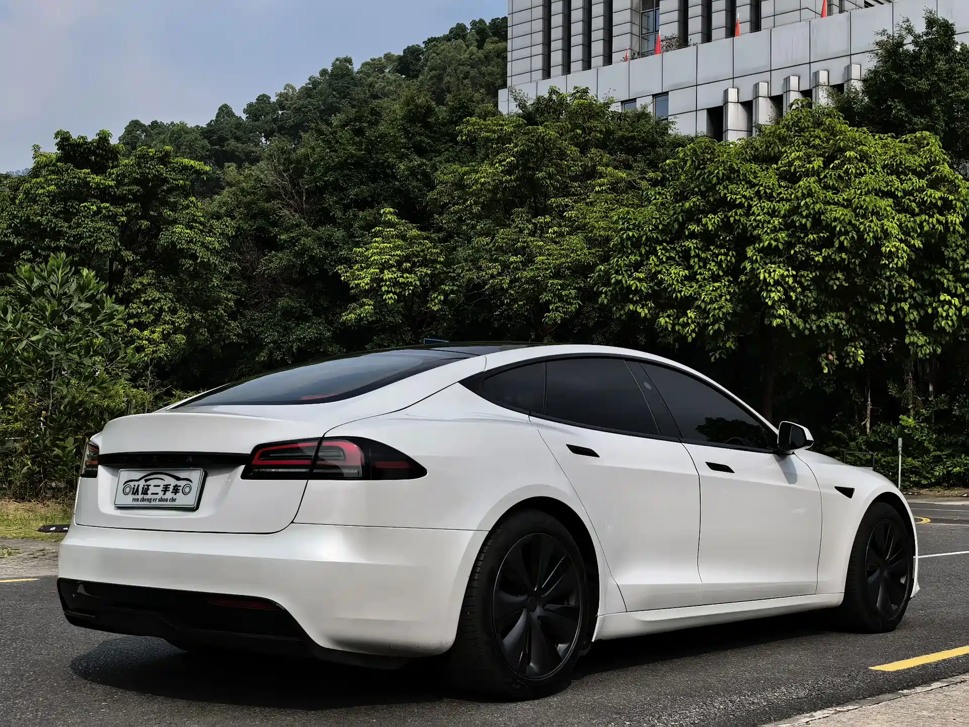 Фото 11 - Tesla Model S