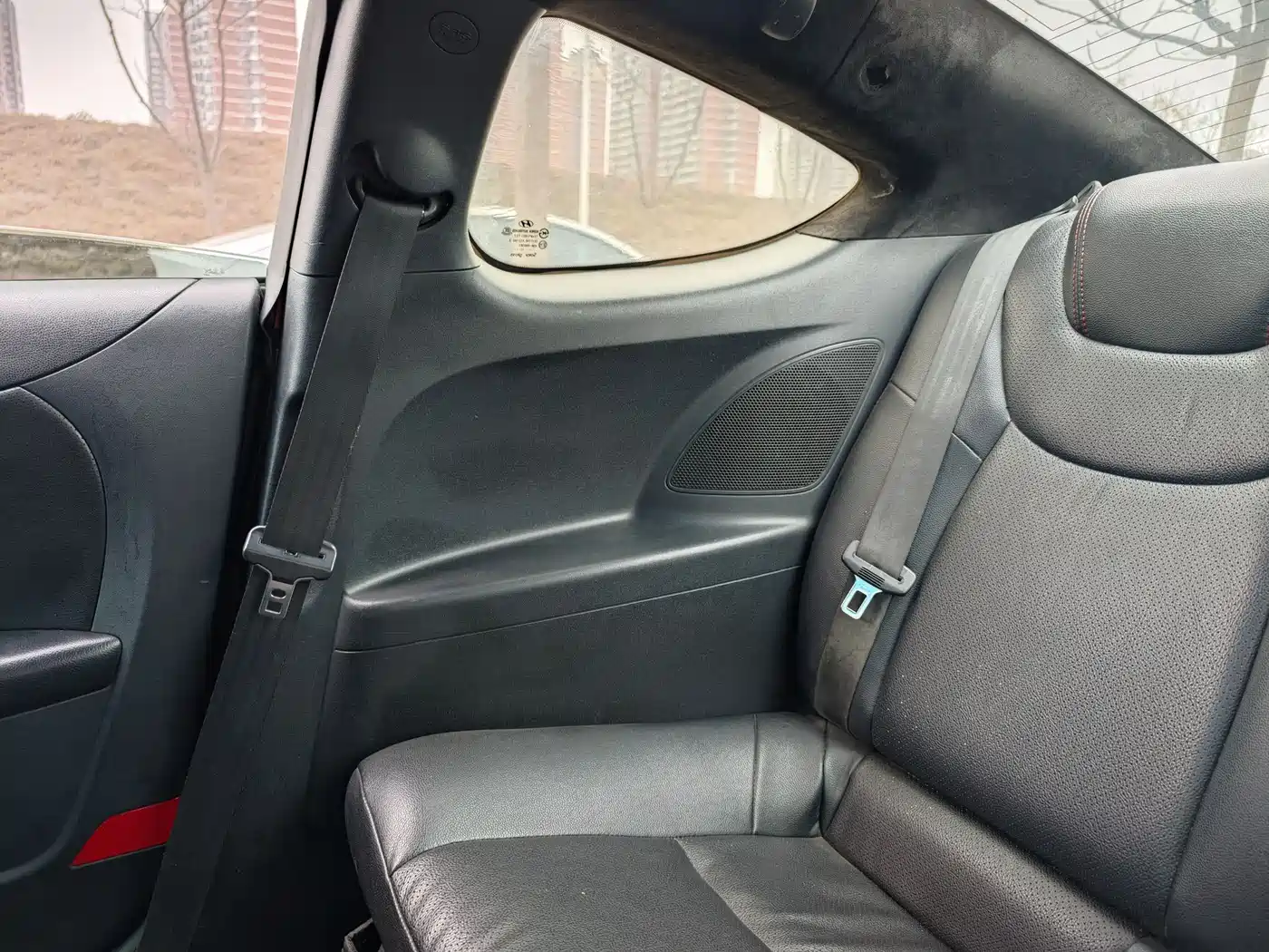 Hyundai Genesis Coupe 2009 Model 2.0T Automatic Luxury Edition фото 13