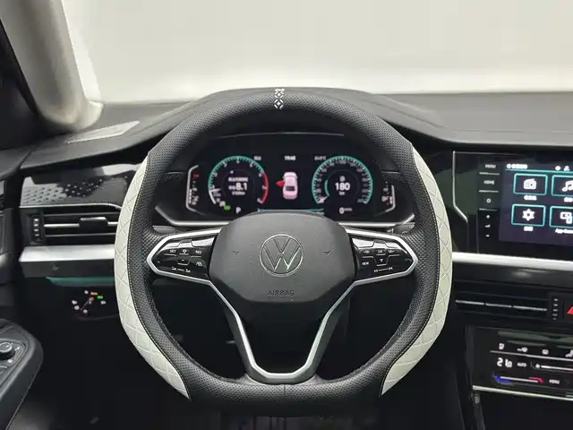 Фото 8 - Volkswagen Passat