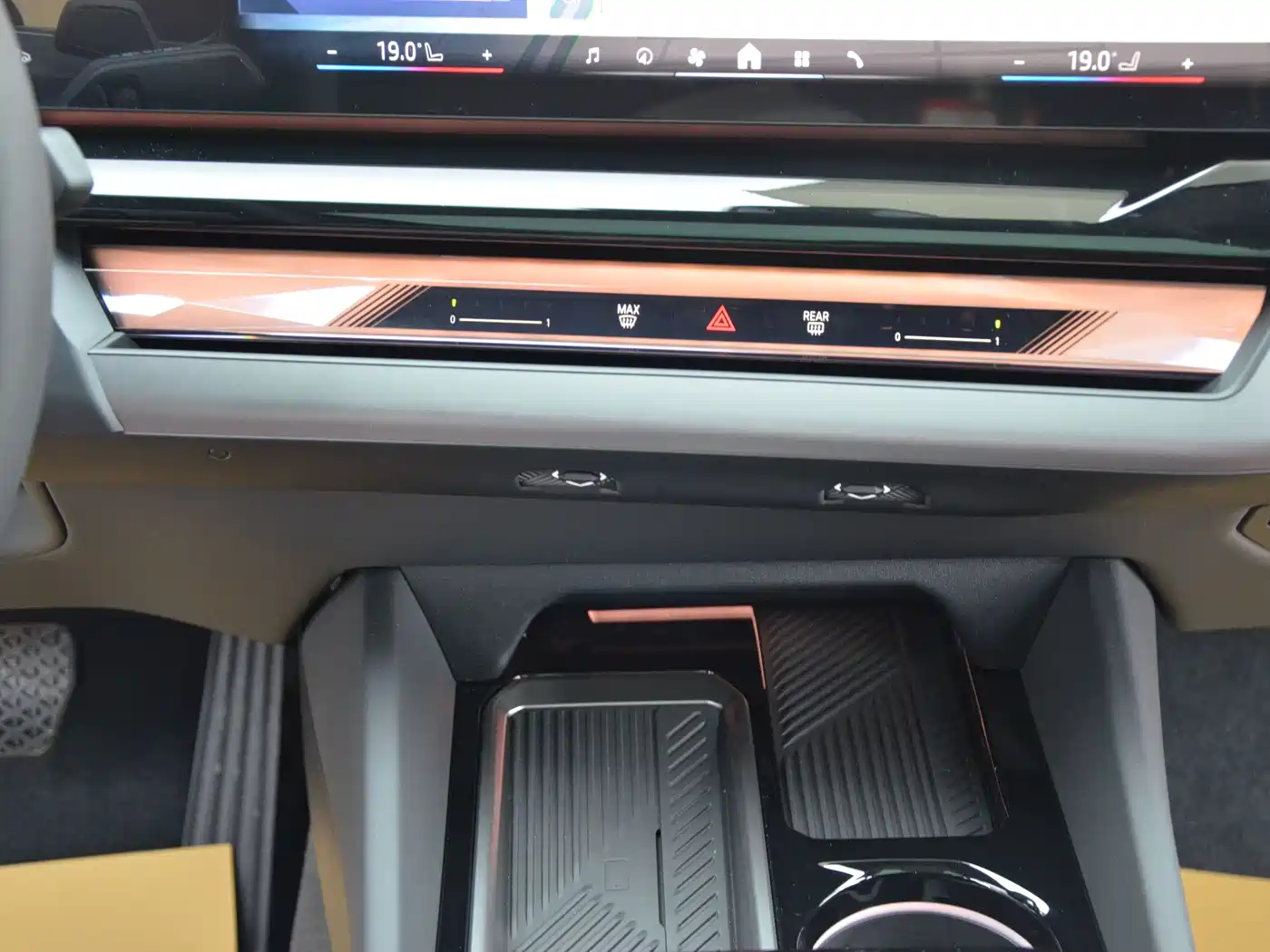 BMW 5 Series 2026 Model Year Facelift 530Li Leading M Sport Package фото 15
