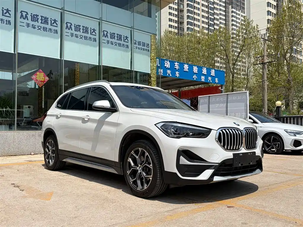BMW X1 2022 sDrive20Li Fashion фото 3
