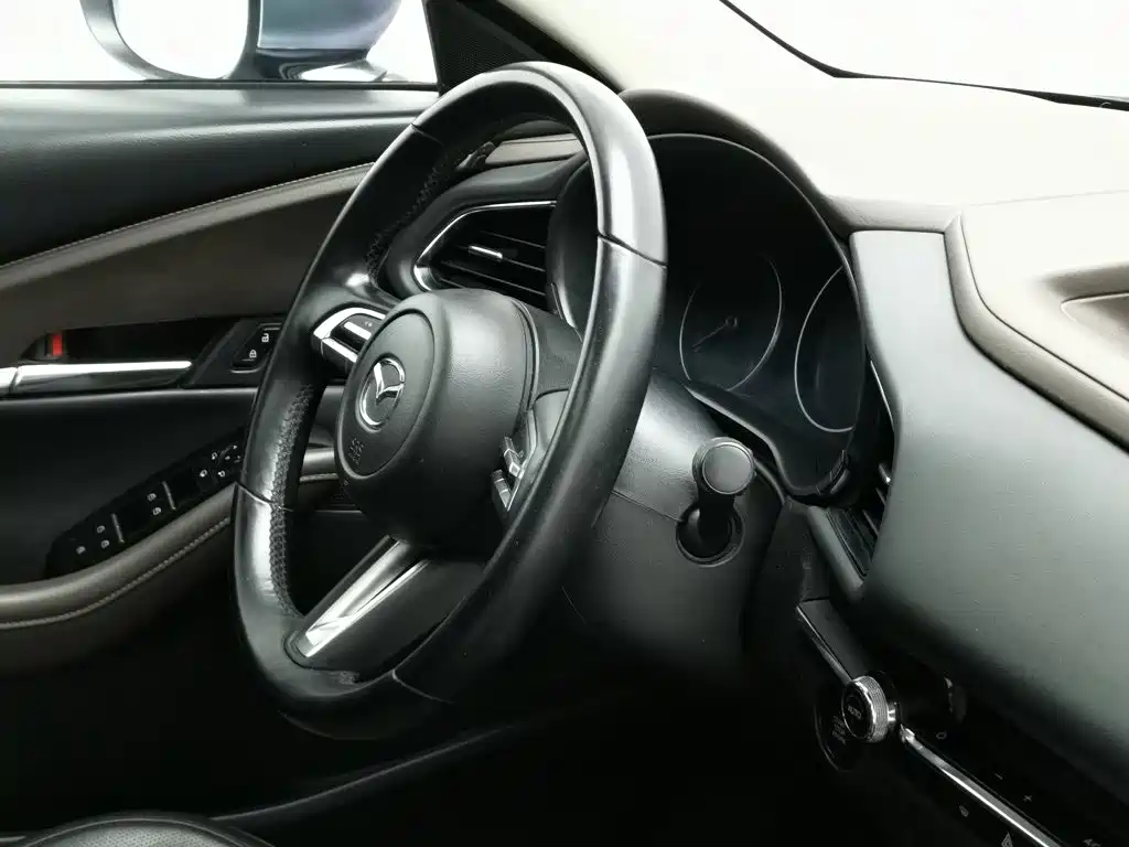 Фото 22 - Mazda CX-30
