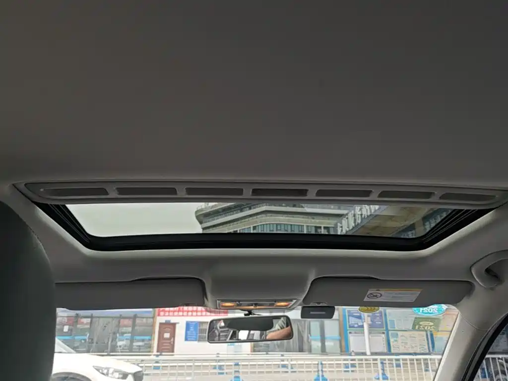 Škoda Rapid 2016 1.6L Automatic Pioneer Edition фото 18