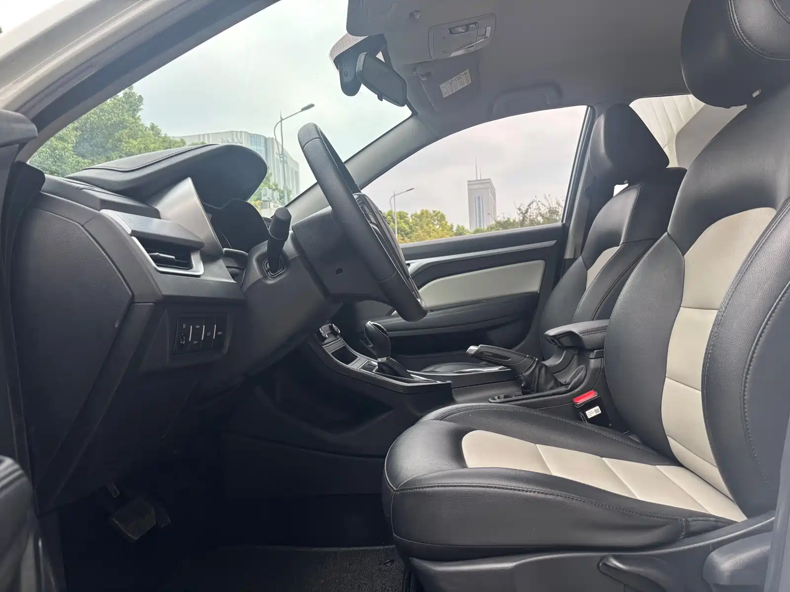 Фото 13 - Geely Vision
