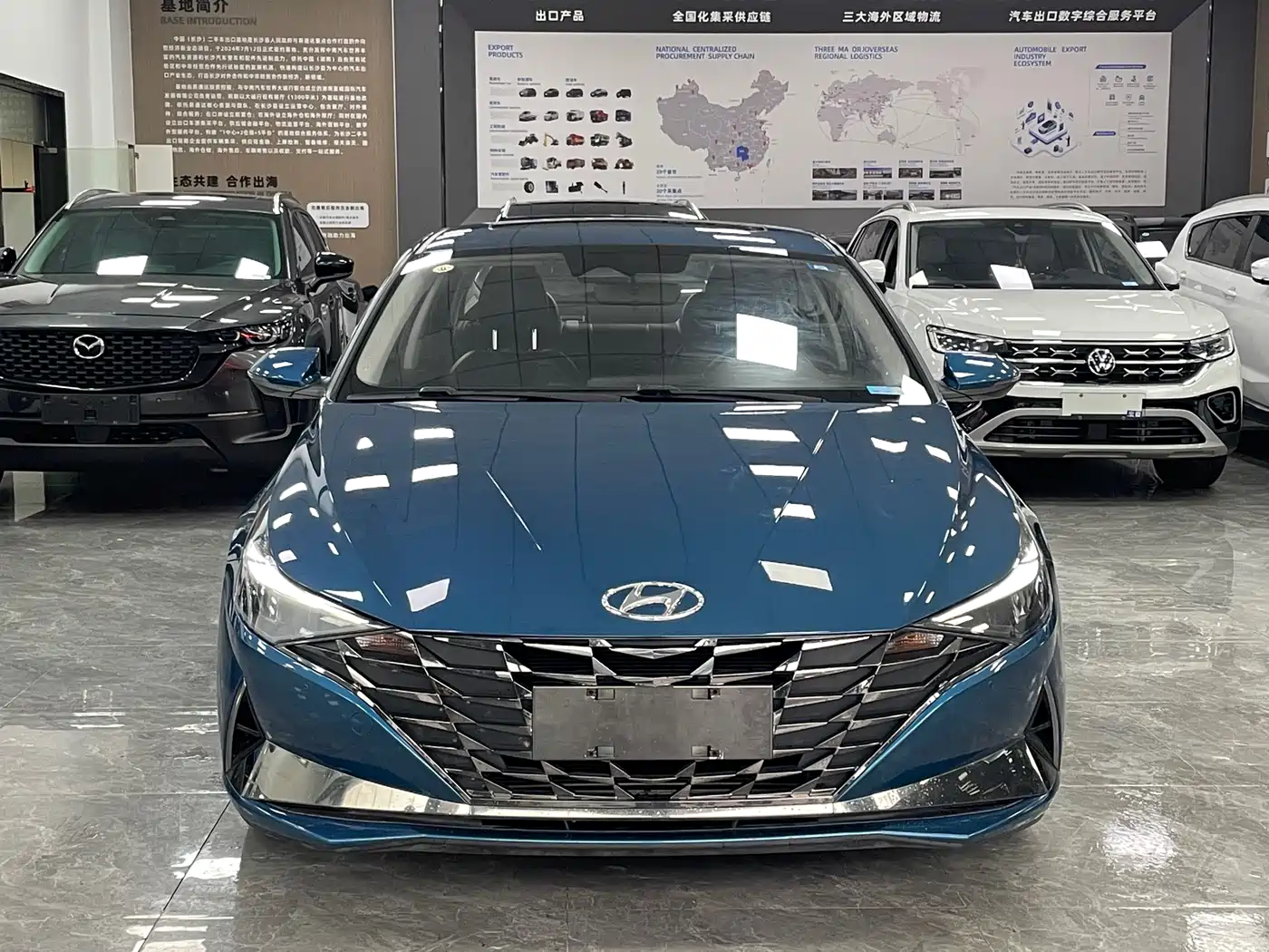Hyundai Elantra 2022 1.5L CVT LUX Premium Edition фото 2