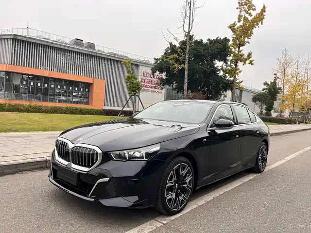 BMW 5 SERIES