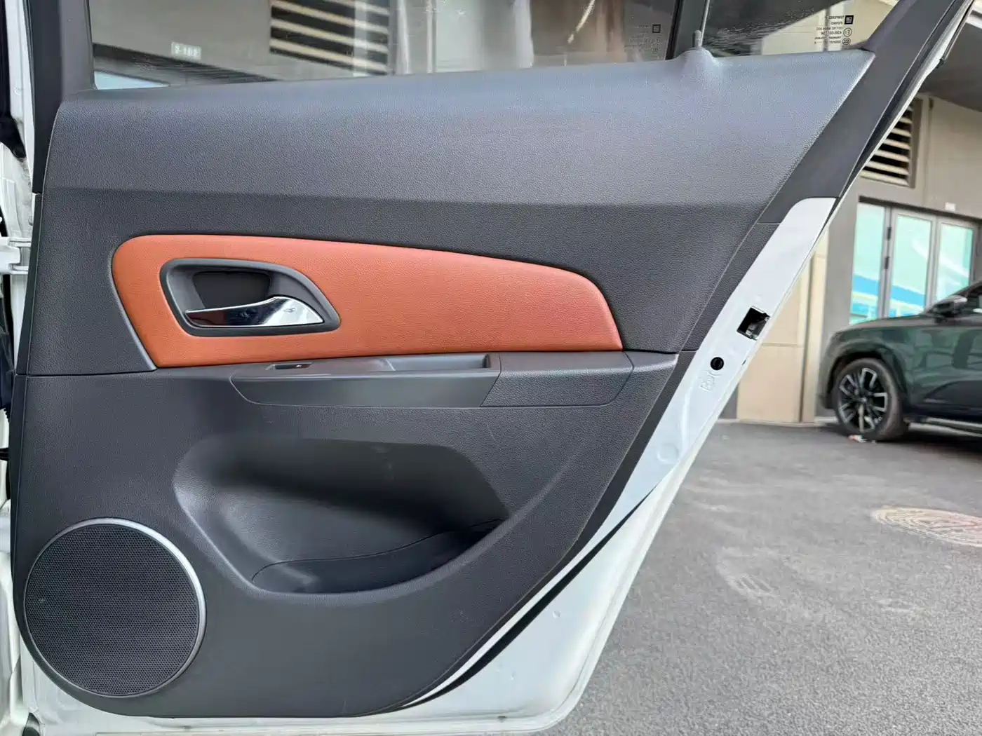 Chevrolet Cruze 2013 Model 1.8L SE AT фото 23