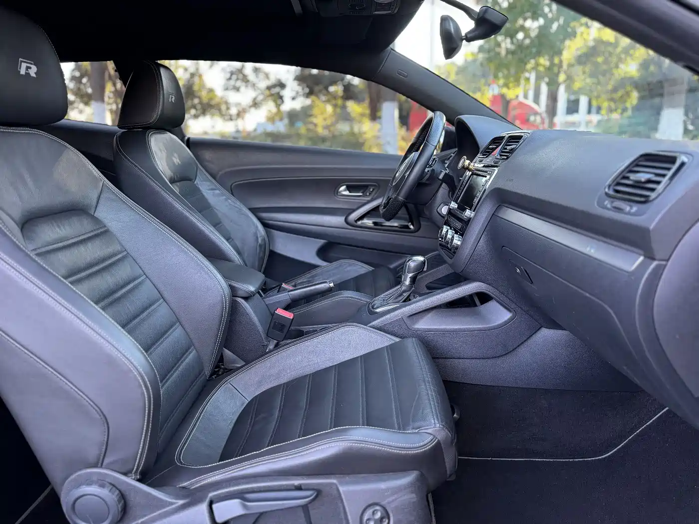 Volkswagen Scirocco 2011 Model R 2.0TSI фото 17