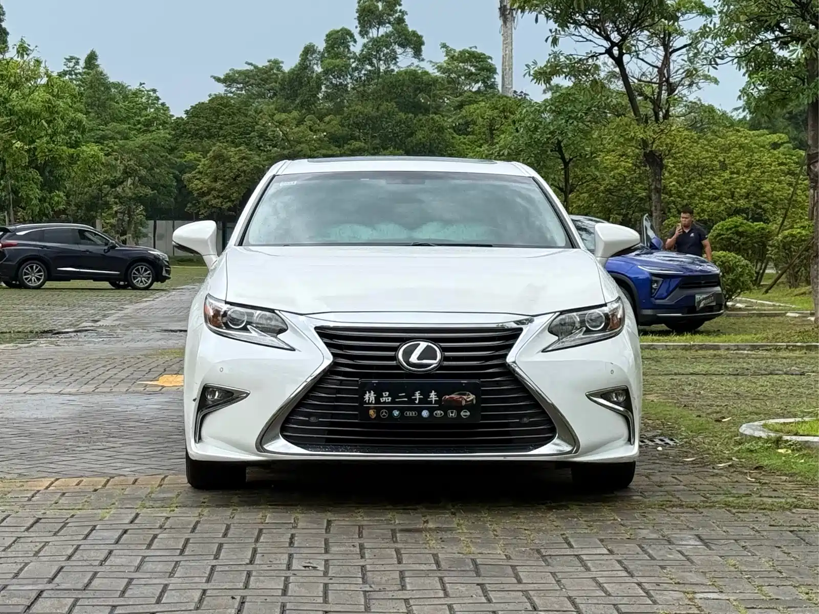 Фото 2 - Lexus ES