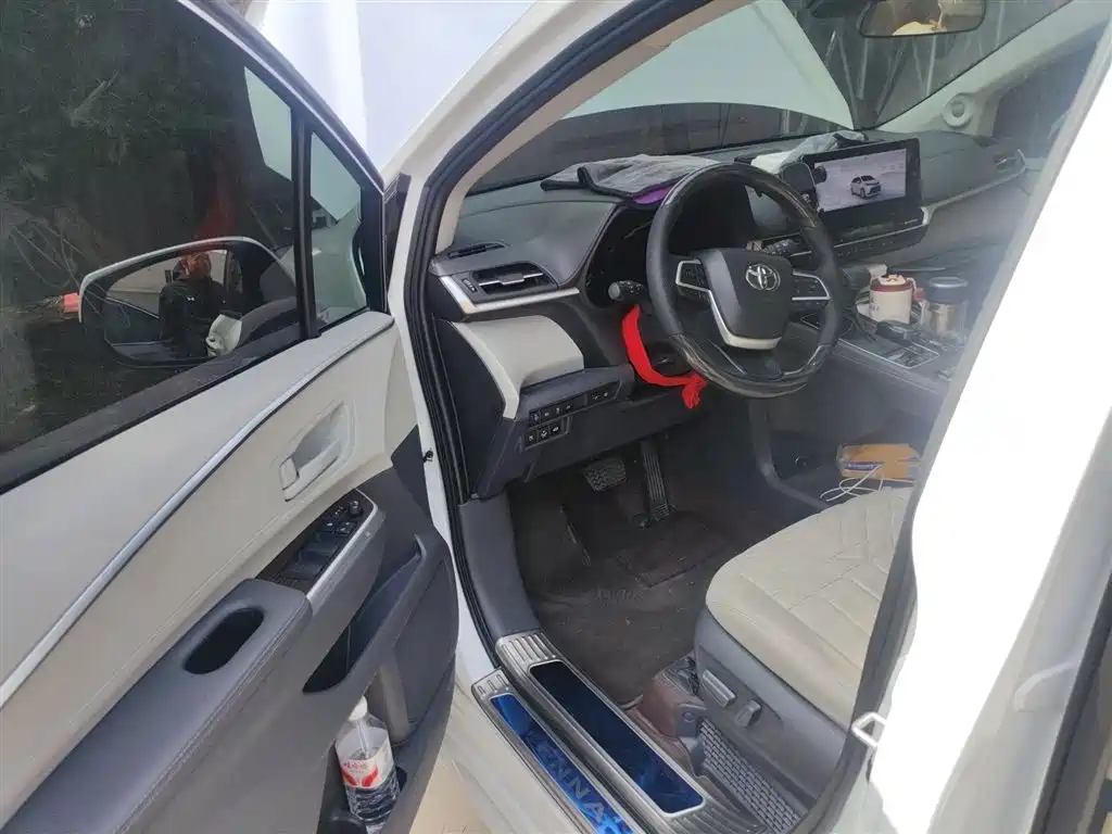 Toyota Sienna 2024 2.5L Hybrid Comfort Edition фото 14