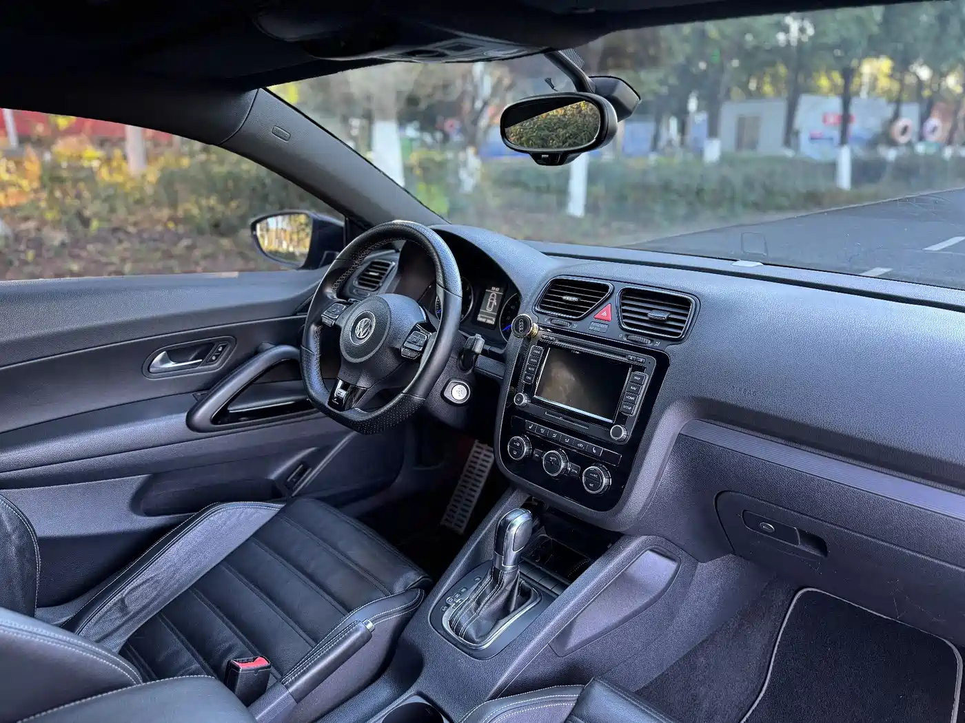 Volkswagen Scirocco 2011 Model R 2.0TSI фото 13