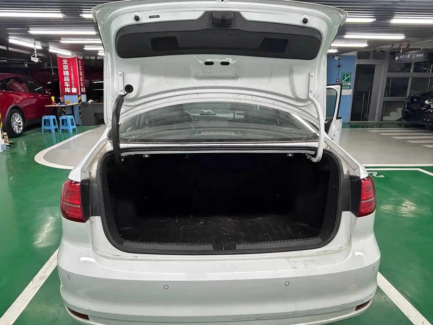 Volkswagen Sagitar 2015 1.6L Automatic Comfort фото 14
