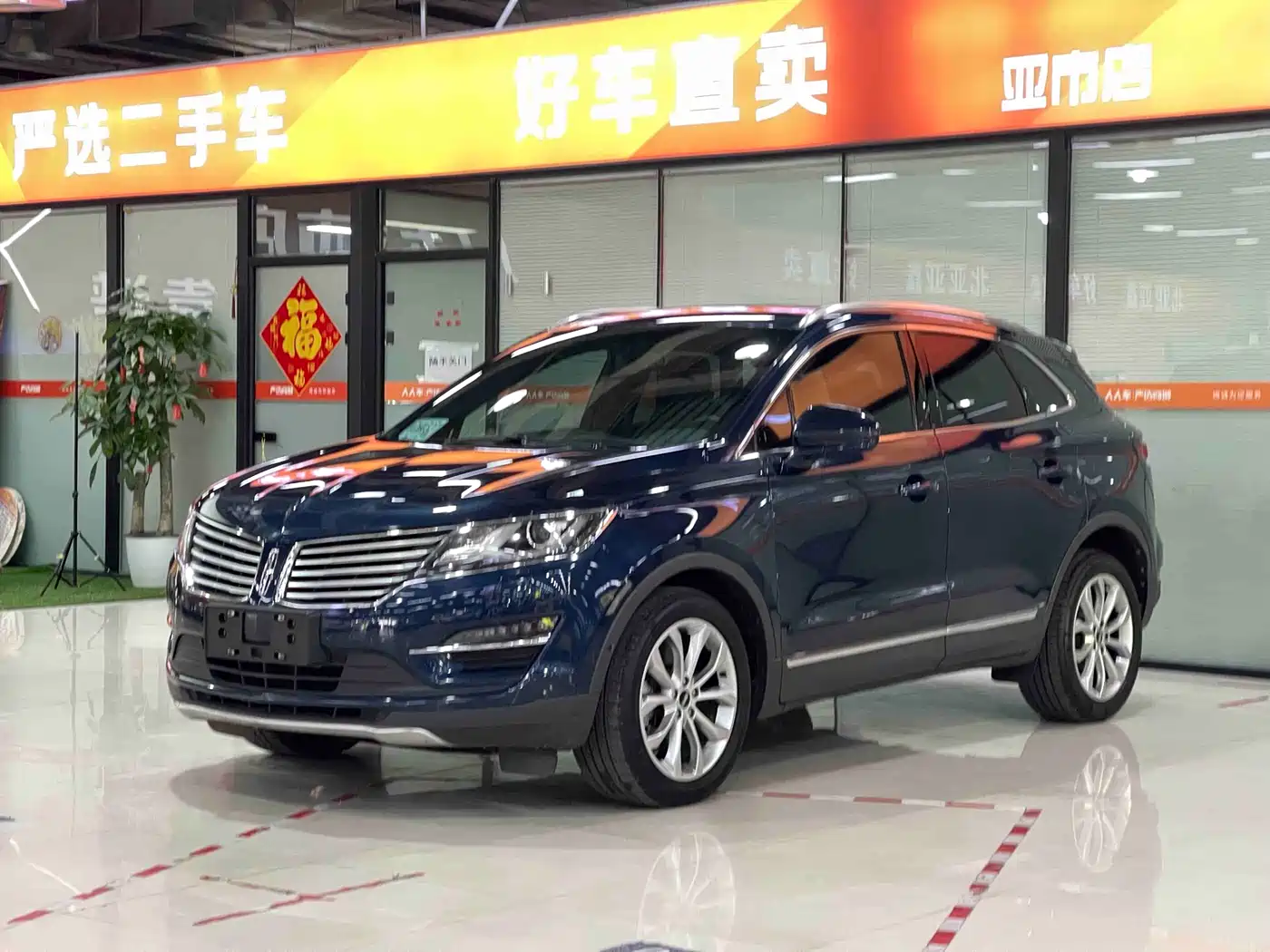 Фото 1 - Lincoln MKC
