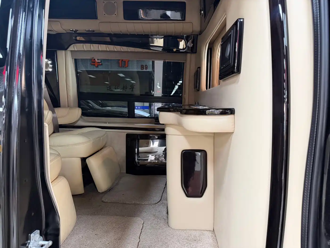 GMC Savana 2011 2011 Model 6.0L Business Star 7-seater