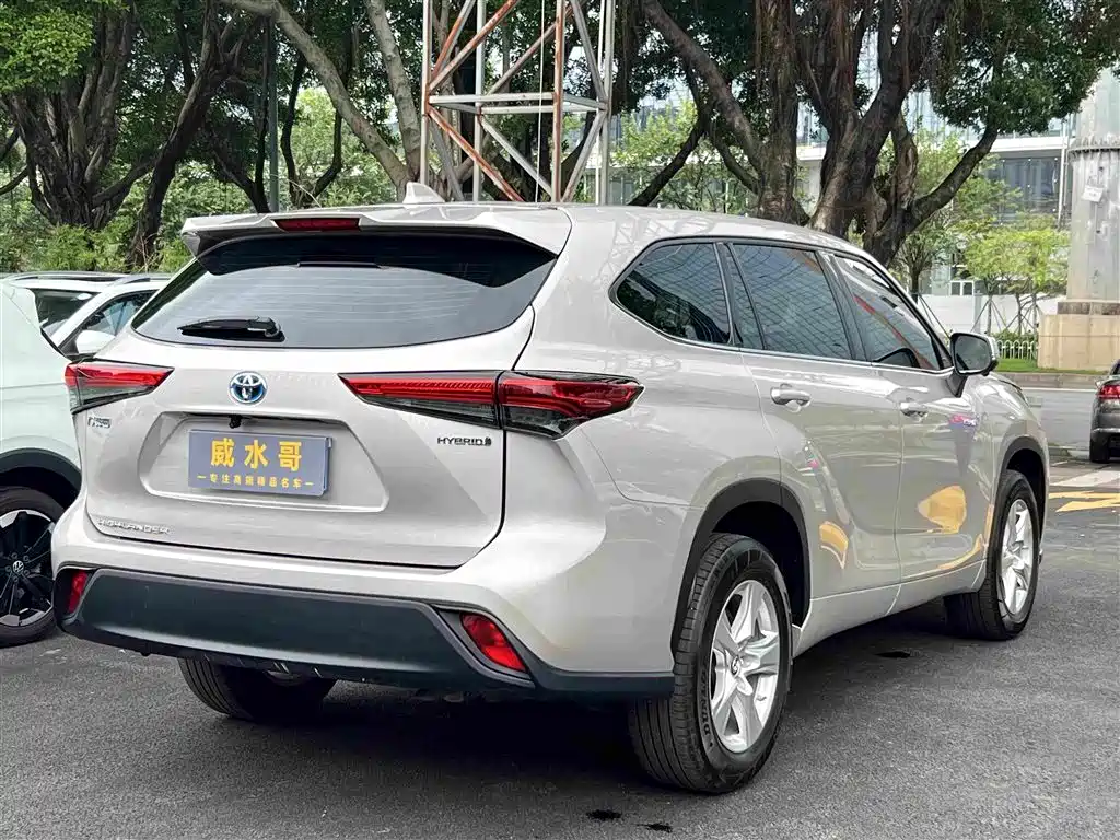 Фото 3 - Toyota Highlander