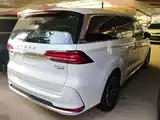 Фото 3 - Roewe iMAX8