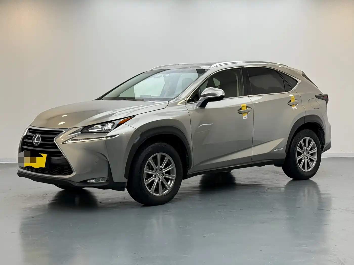 Lexus NX 2015 300h FWD Luxury
