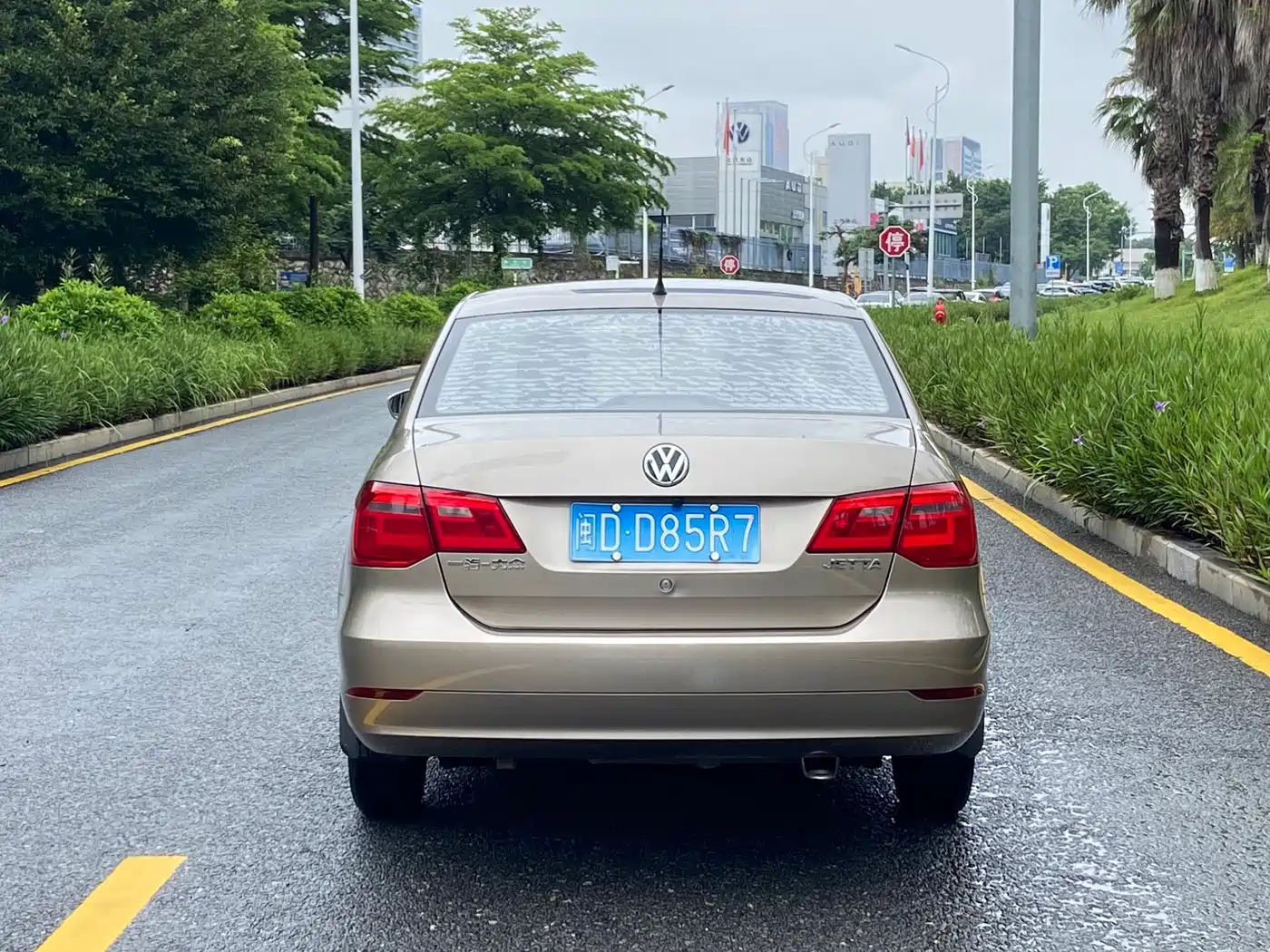 Photo 5 - Volkswagen Jetta