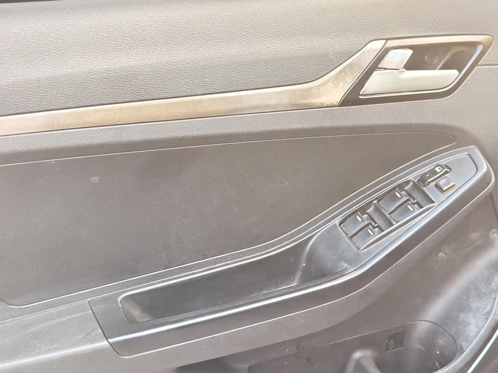 Фото 8 - Geely Vision