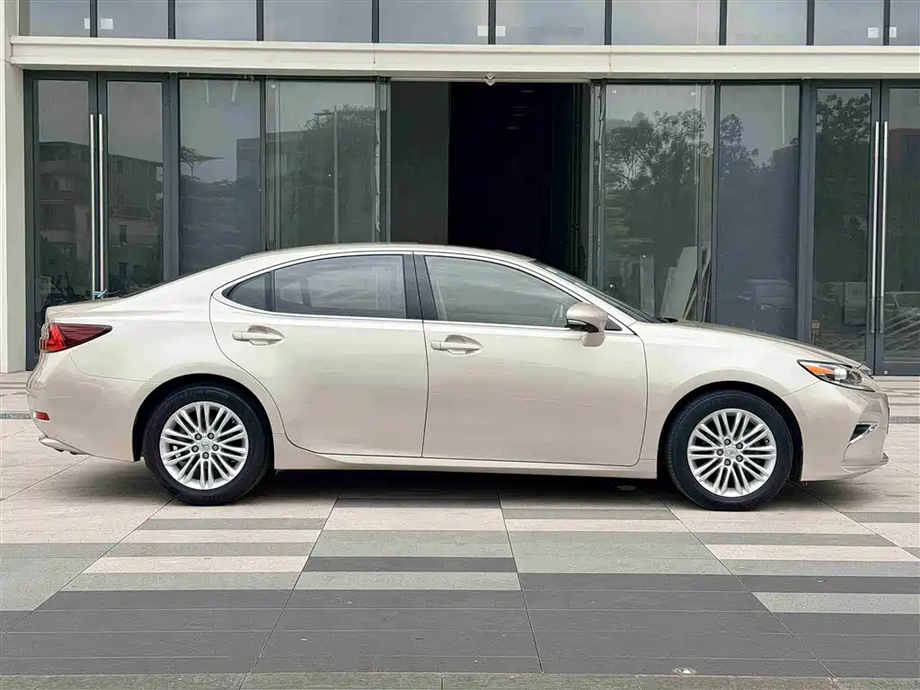 Lexus ES 2015 250 Elegance Edition фото 10