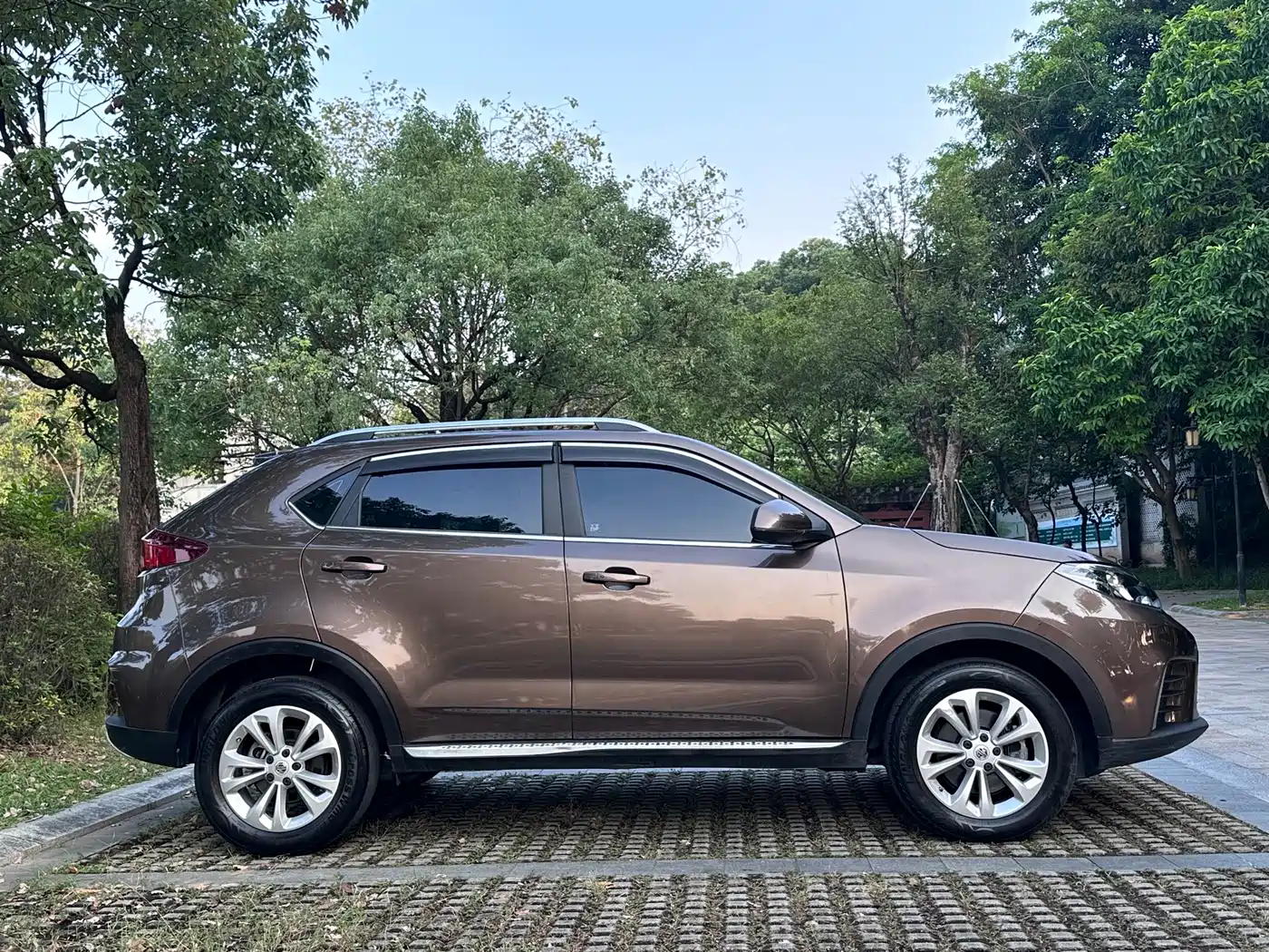 MG Roewe RX5 2019 2019 20T Automatic Luxury Xenon Version